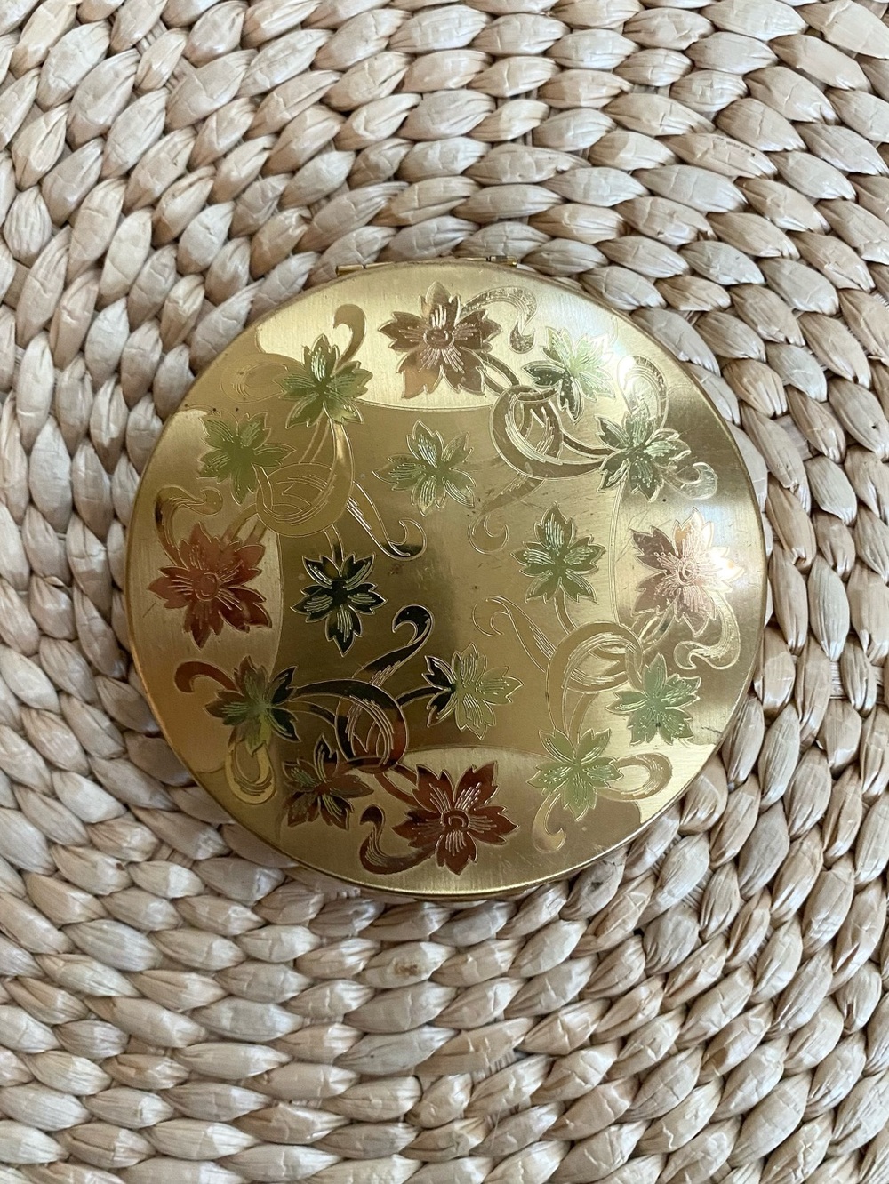 Vtg 1940s Elgin American Gold Tone Etched Floral Enamel Compact